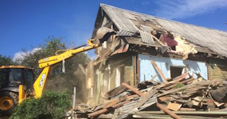 Промышленный демонтаж пристроек к дому в Мегионе | Цены от 564 руб. за м2
