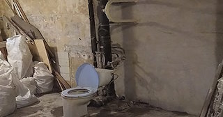 Демонтаж сантехкабины в панельном доме - цена от 1025 рублей | Сварной-Мго